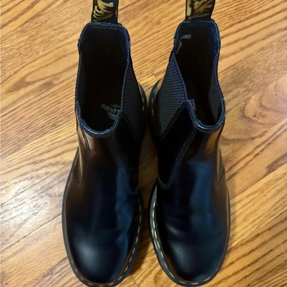 Dr. Martens 2976 SMOOTH LEATHER PLATFORM CHELSEA BOOTS - Picture 2 of 6